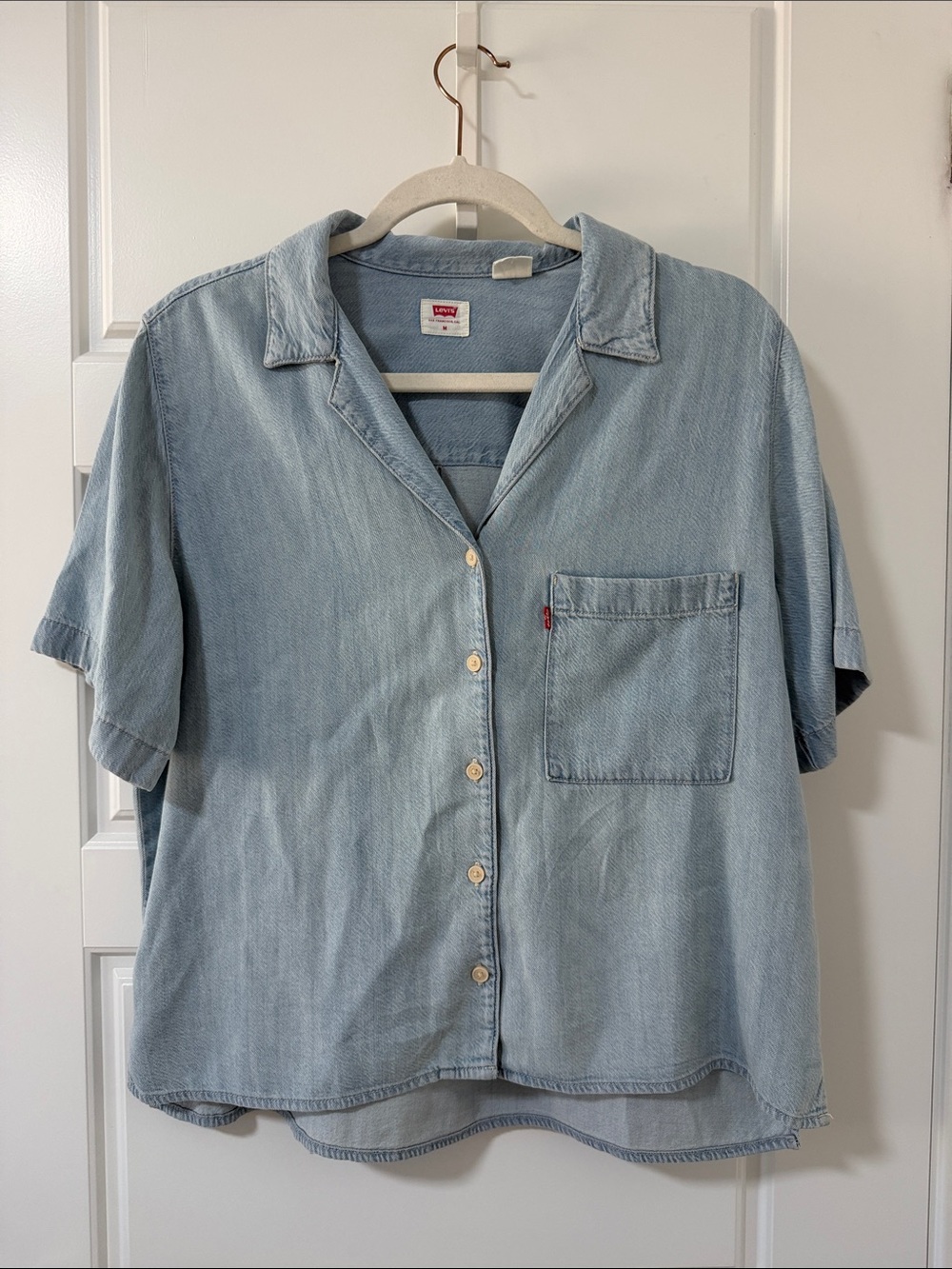 Levi's Short Sleeve Button Down in Light Blue Jeans Size Medium